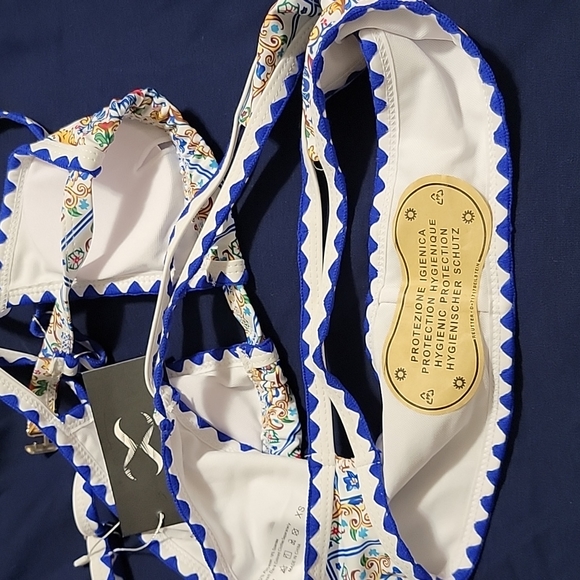 New Bikini - Picture 3 of 7